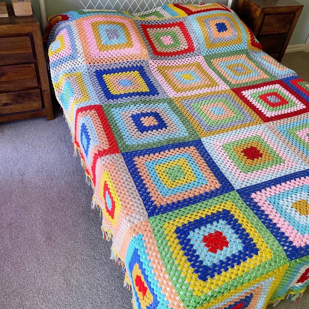 Massive Handmade Granny Square Crochet Retro Blanket Rainbow Fringe 220 x 320 - Picture 2 of 5